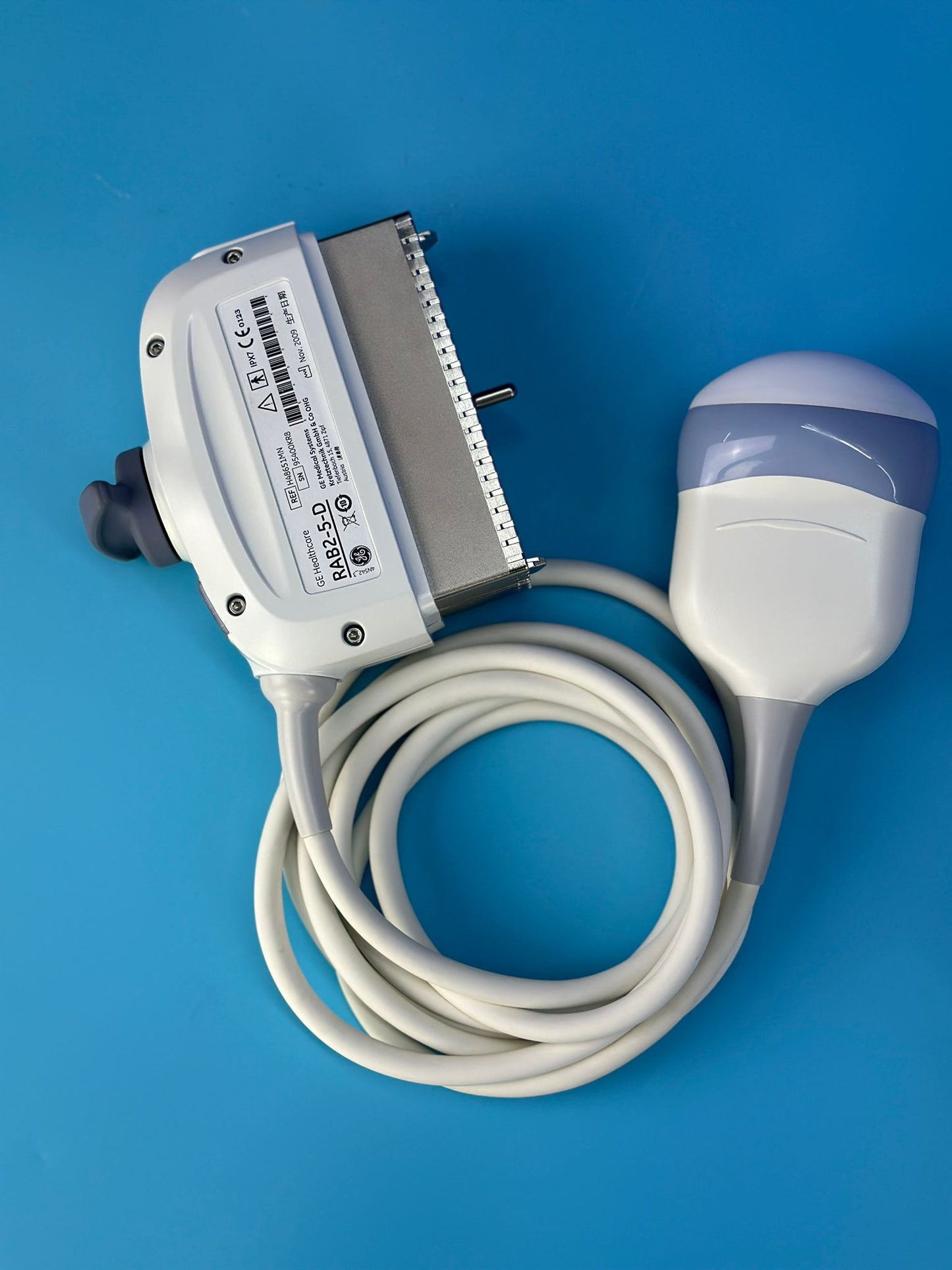 GE RAB2-5-D 3D/4D Curved Array transducer has a frequency range of 1.0 MHz. - 5.0 MHz. and supports the following applications: Abdominal, Obstetrics, Gynaecology, Musculoskeletal. The GE RAB2-5-D transducer is compatible with: GE Logiq E9; GE Voluson E6; GE Voluson E8 Expert ultrasound systems.