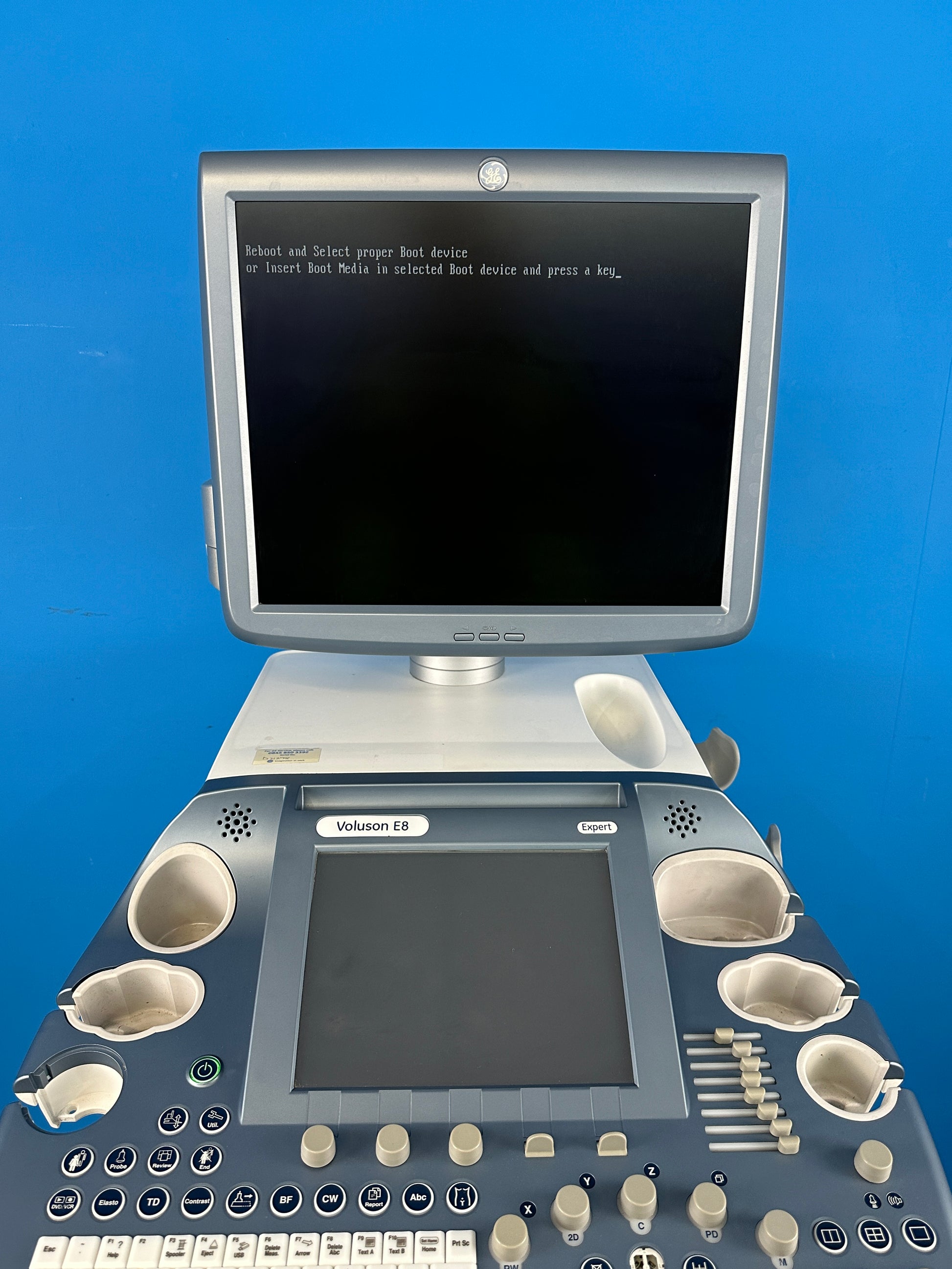 19-inch, high-resolution flat screen monitor, Customizable screen enables side-by-side comparisons of current and previous exam results