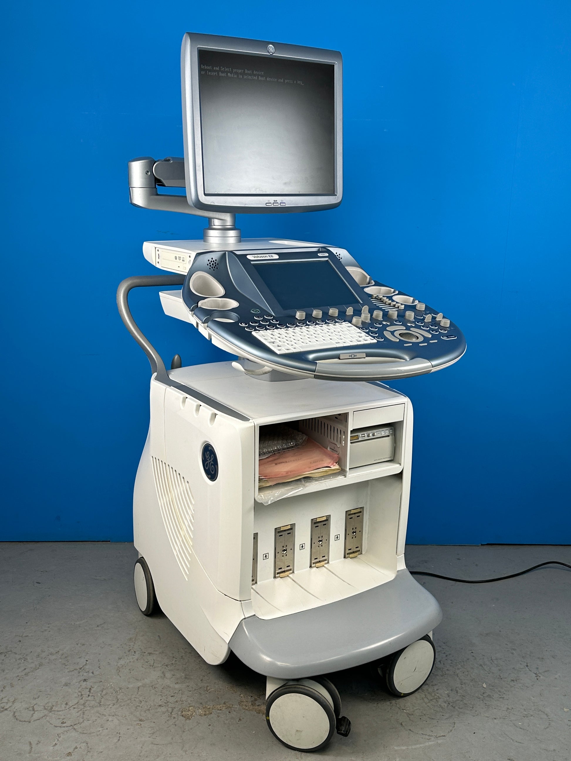 Left side view of Voluson E8 Expert,  Height adjusts electronically to user preference