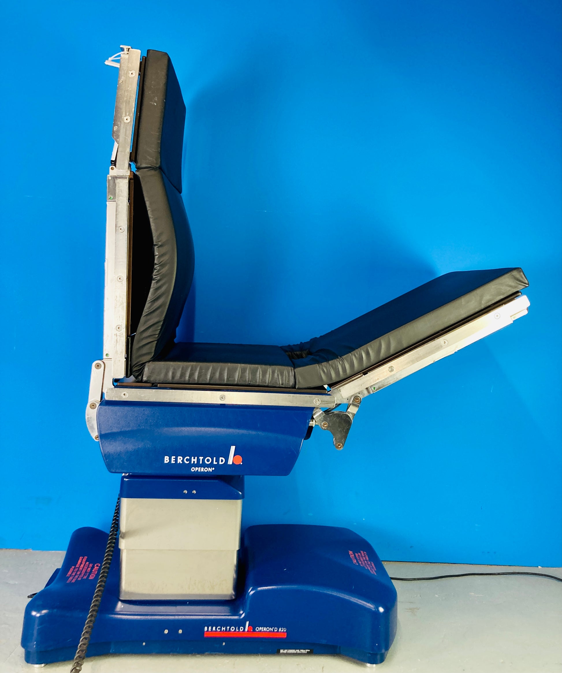 Operon-D820 Lateral tilt (TILT) Kidney elevator (optional), (KIBack plate DNEY Longitudinal slide CHAIR, FLEX, and LEVEL preset positions