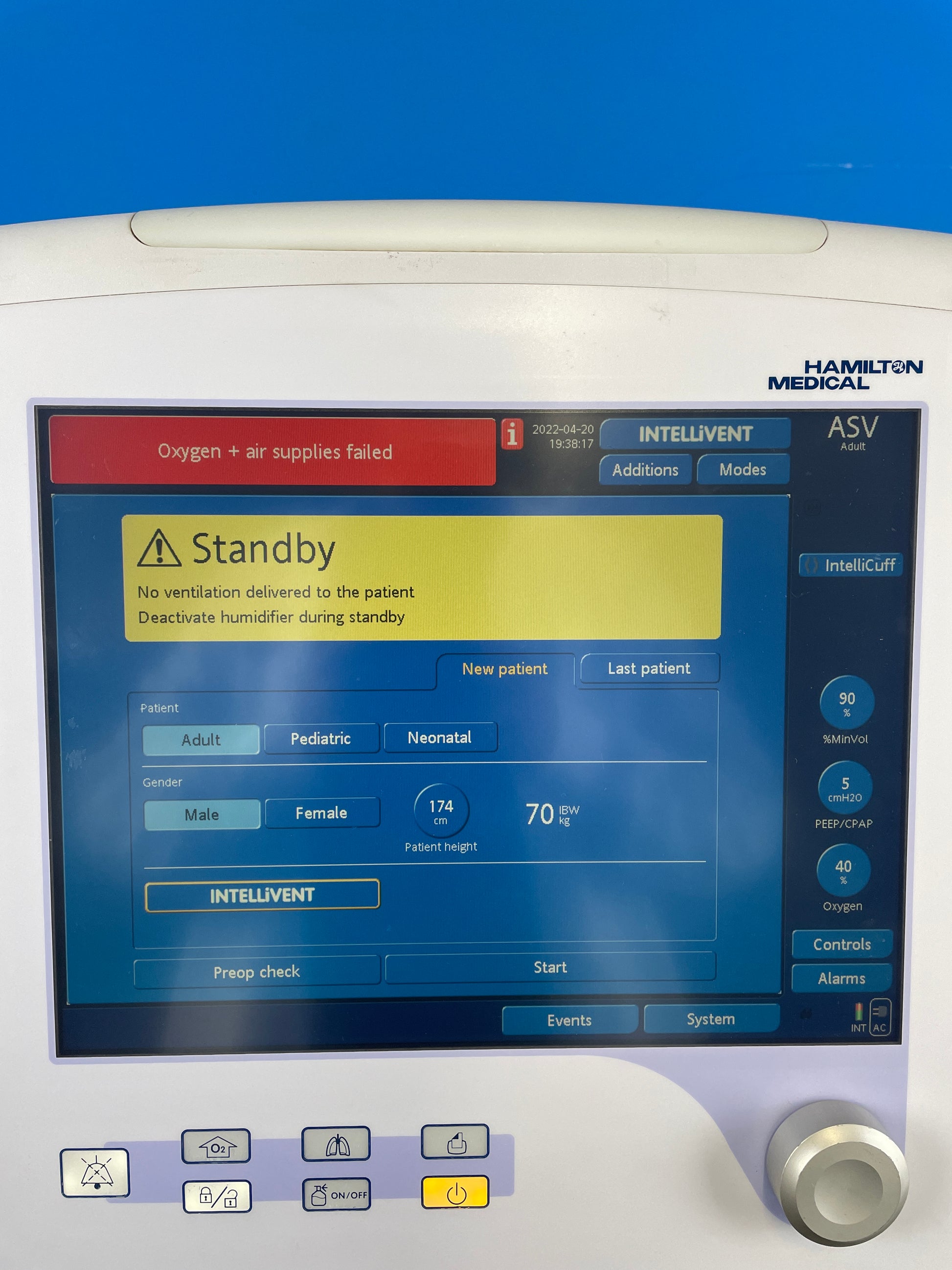 Hamilton Medical G5 screen with status of the patient and ventilator