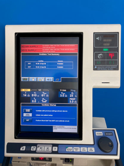 Bennet 840 GUI displays patient and ventilator performance information.