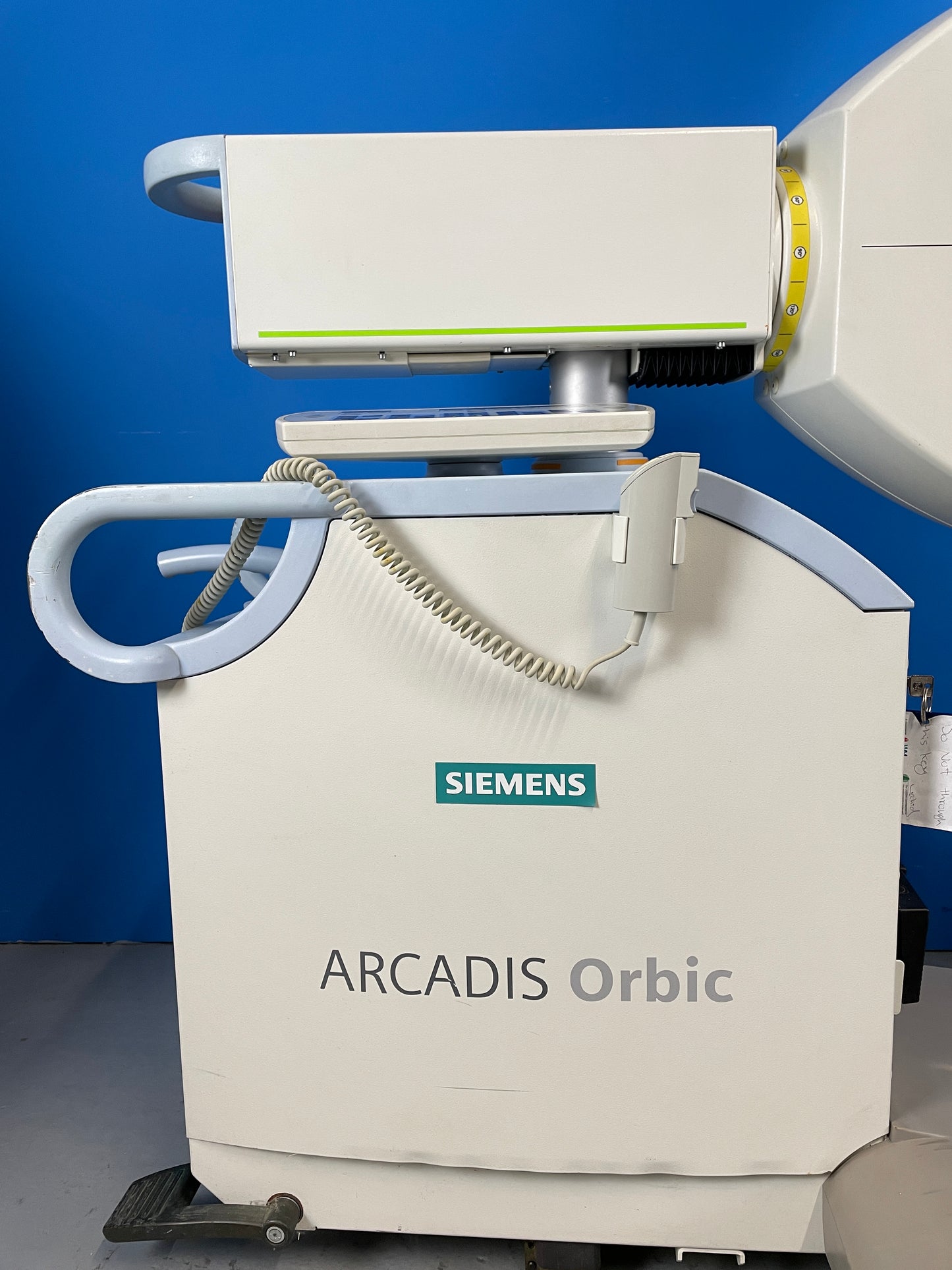 ARCADIS generates 2D images of the human anatomy in only 30 seconds in 1K2 resolution or 60 seconds for 100 2D images.